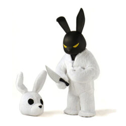 Munky-King-Luke-Chueh-Black-in-White-Bunny-Figur-Detail